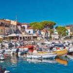 Insel Elba mit hübschem Hafenstädtchen