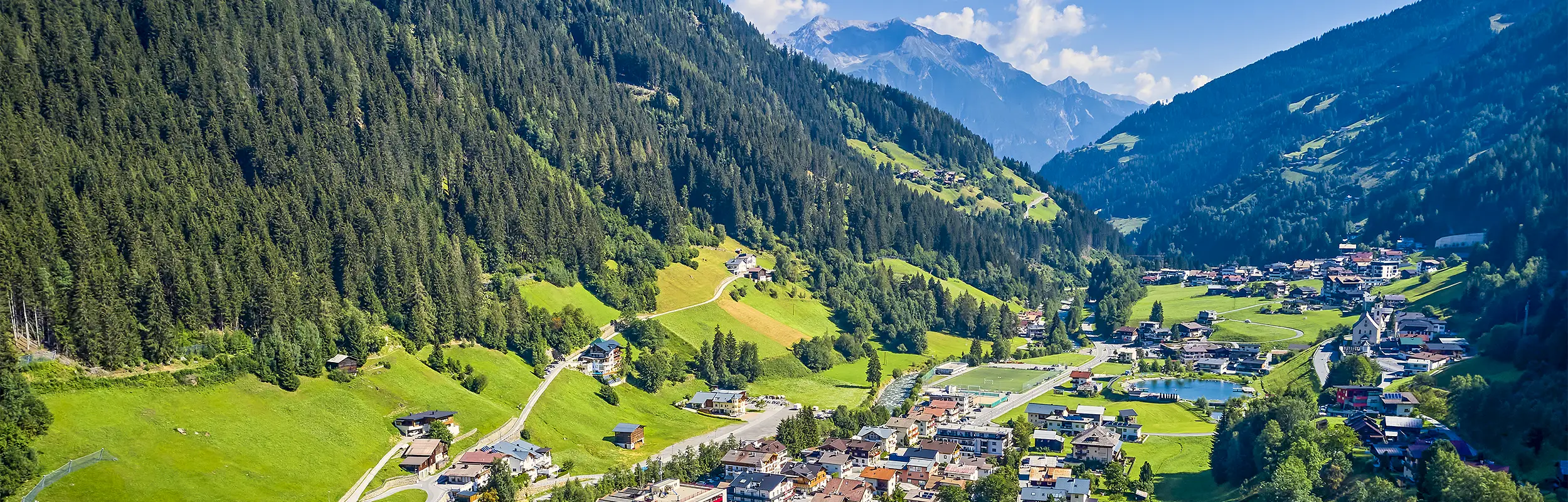 Drohnenaufnahme von See im Paznau Tal