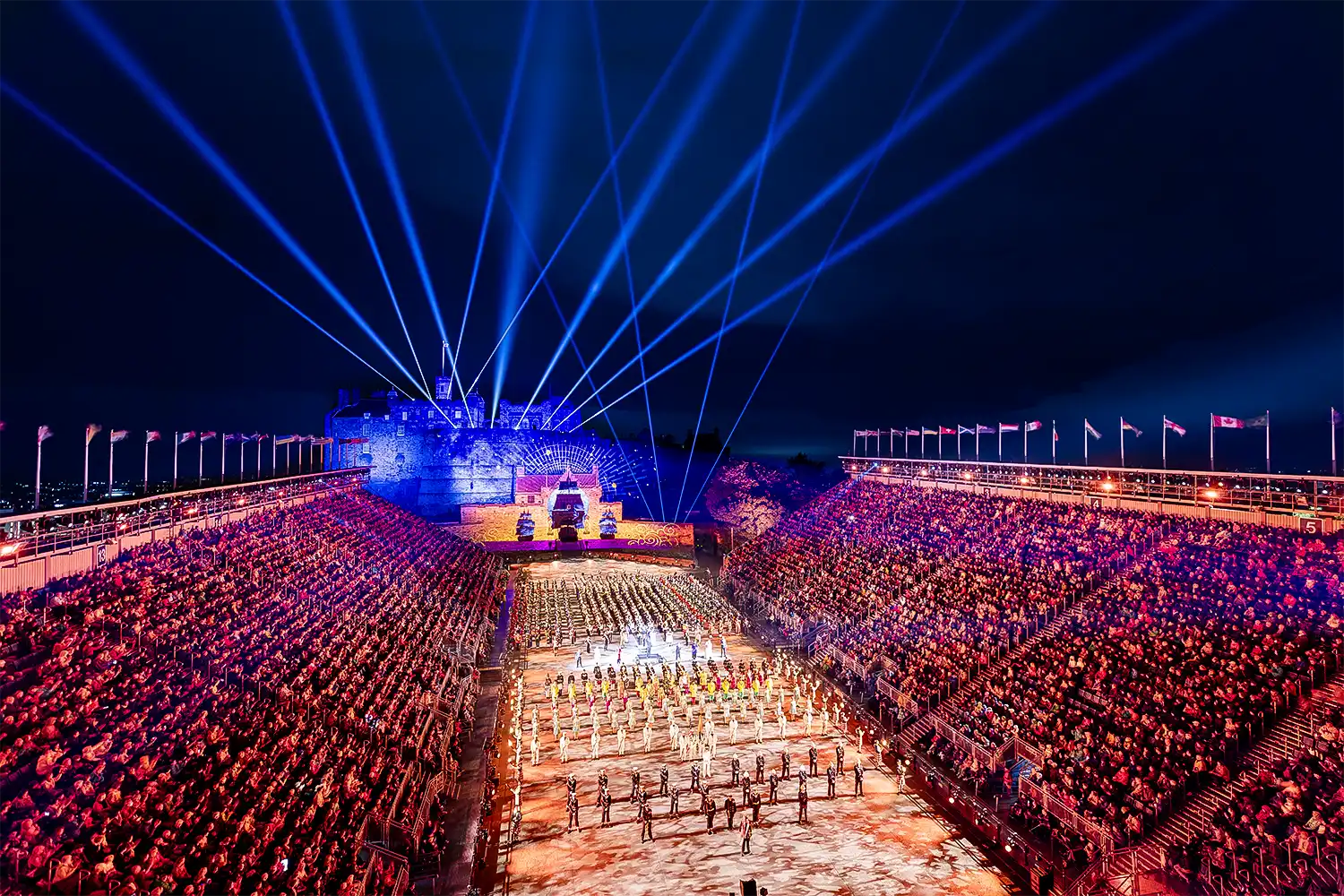 Military Tattoo in Edinburgh mit Feuerwerk im Hintergrund